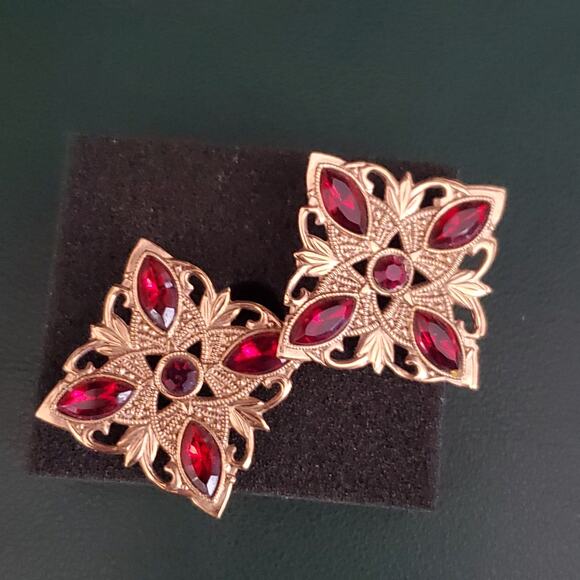 Vintage‎ Earrings Gold Tone Filigree with Cherry Red Stones Pierced - Picture 1 of 6